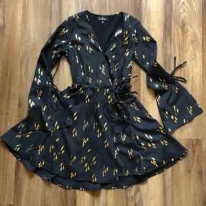 Lulu’s Black & Gold Wrap Dress S